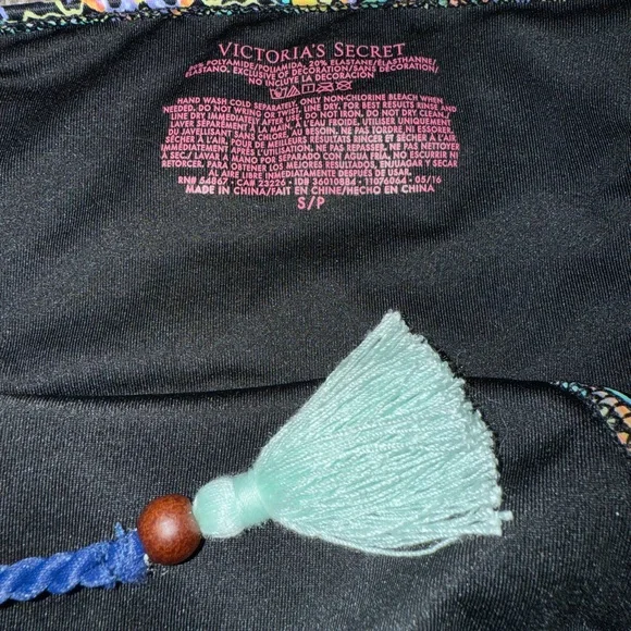 VS multi bikini bundle underwire halter crisscross 32d & Scheeky bottoms,1 ties - Picture 13 of 16